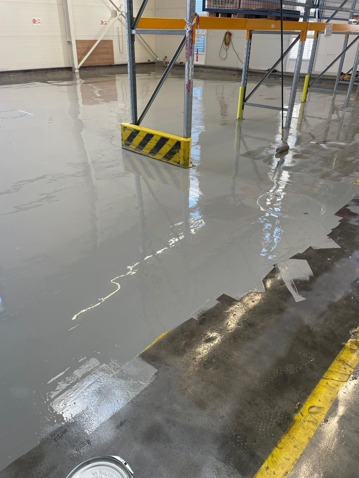 Bodenbeschichtung mit Markierung in einer Halle – Basic GmbH, Servicegebiet Hamburg
