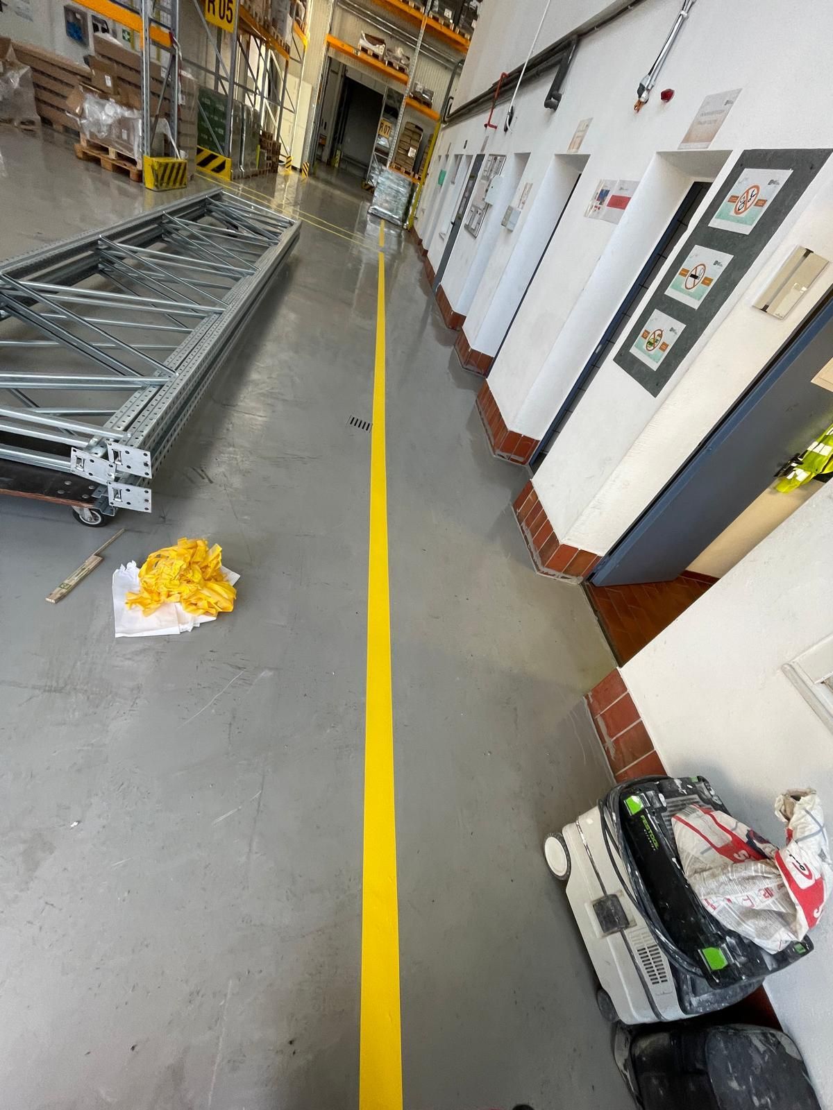 Bodenbeschichtung mit Markierung in einer Halle – Basic GmbH, Servicegebiet Hamburg
