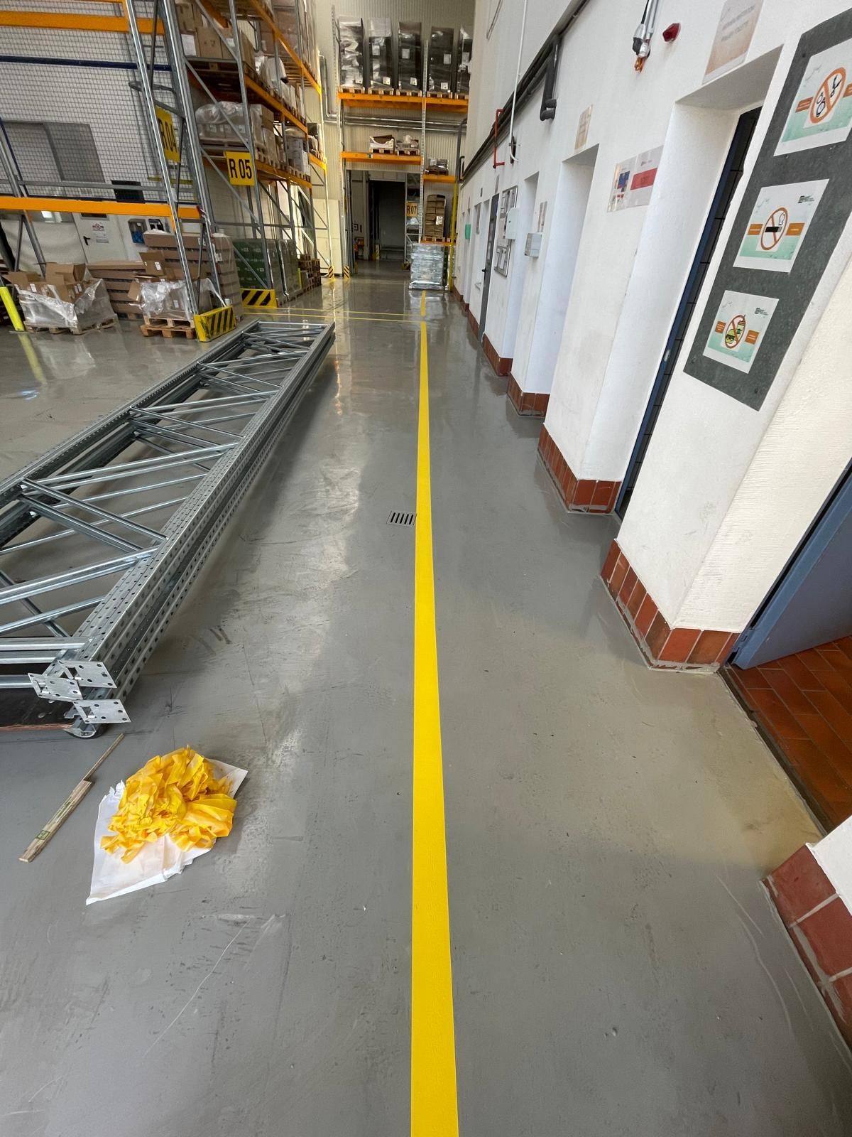 Bodenbeschichtung mit Markierung in einer Halle – Basic GmbH, Servicegebiet Hamburg