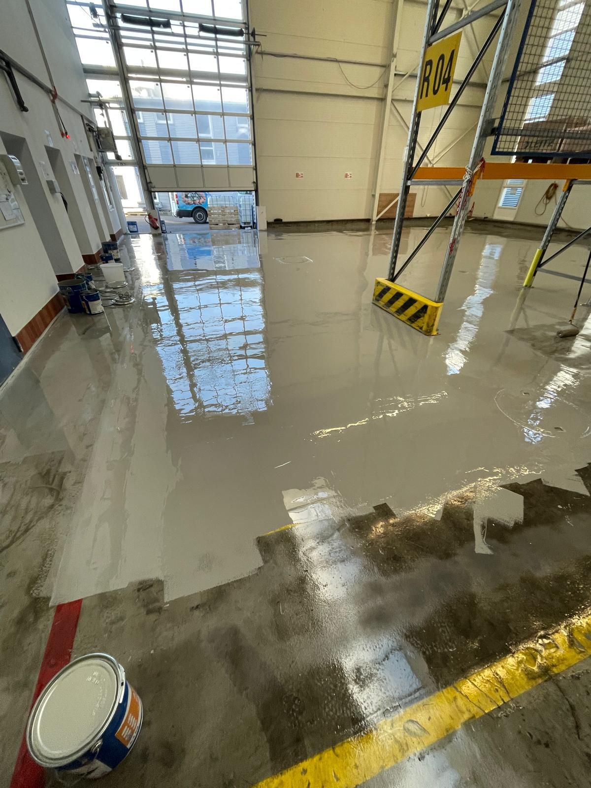 Bodenbeschichtung mit Markierung in einer Halle – Basic GmbH, Servicegebiet Hamburg