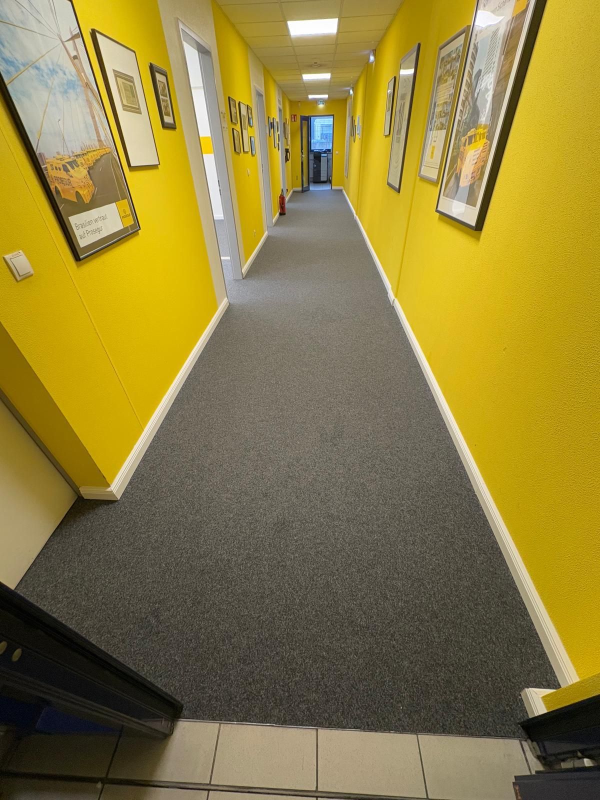 Gestrichener Flur in einem Bürogebäude – Basic GmbH, Servicegebiet Hamburg