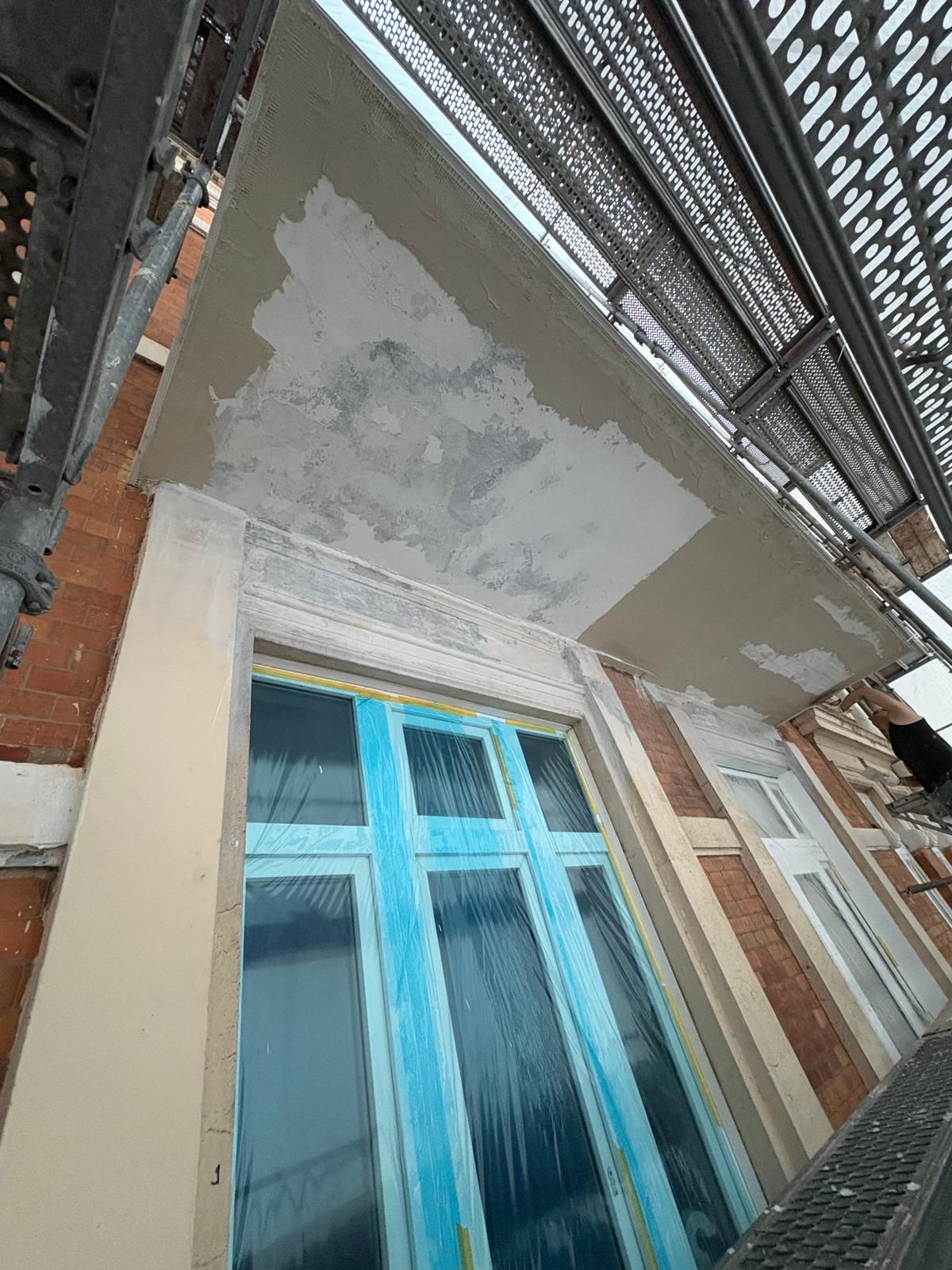 Putzarbeiten an einer Fassade – Basic GmbH, Servicegebiet Hamburg